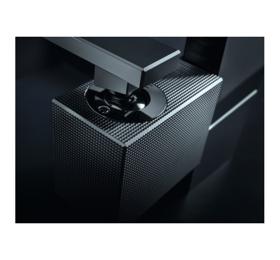 Смеситель Axor Edge 190 для раковины с боковой ручкой Ddiamond Cut Polished Black Chrome 46021330