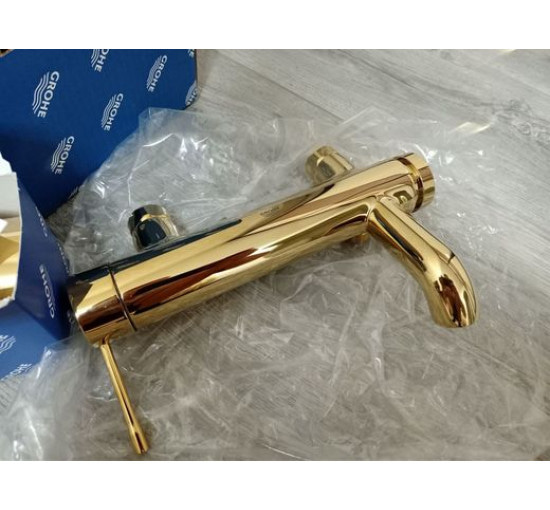 Смеситель для ванной однорычажный с коротким изливом GROHE Essence золото латунь 33624GL1